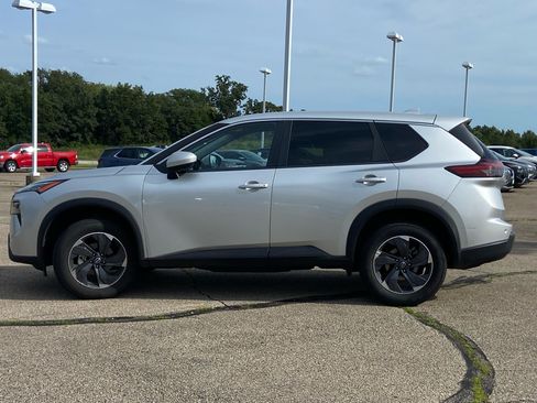 Used 2024 Nissan Rogue SV AWD/4WD image 6