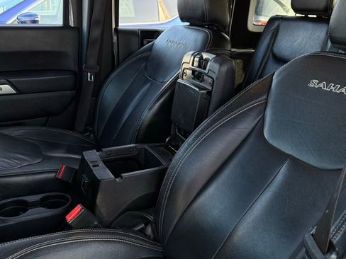 Used 2018 Jeep Wrangler Unlimited Sahara w/ Connectivity Group image 27