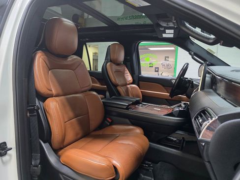 Used 2021 Lincoln Navigator L Reserve w/ Luxury Package AWD/4WD image 29