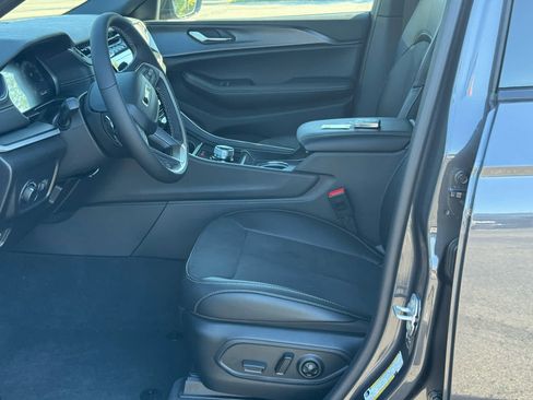 New 2025 Jeep Grand Cherokee L Laredo image 13