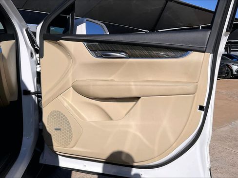 Used 2017 Cadillac XT5 FWD image 22