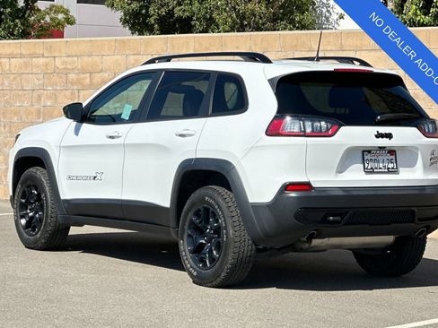 Used 2022 Jeep Cherokee Latitude AWD/4WD image 6