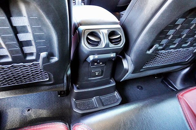 Used 2023 Jeep Wrangler Unlimited Rubicon 4xe AWD/4WD image 27