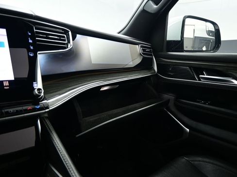 Used 2022 Jeep Wagoneer Series III w/ Premium Group I image 30