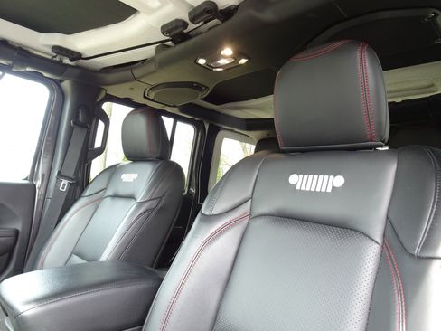 Used 2021 Jeep Wrangler Unlimited Rubicon image 16