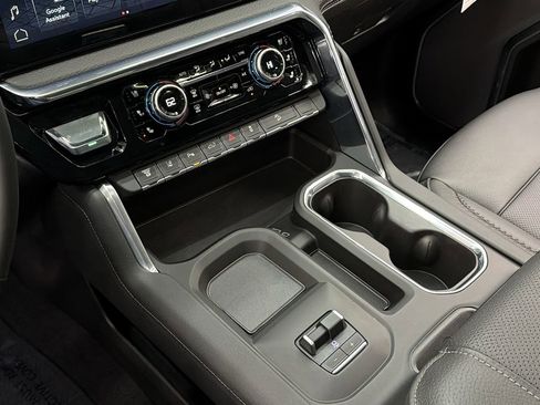 Used 2025 GMC Sierra 3500 Denali w/ Denali Reserve Package image 34