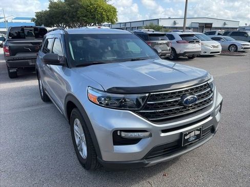 Used 2021 Ford Explorer XLT w/ Equipment Group 202A RWD image 3