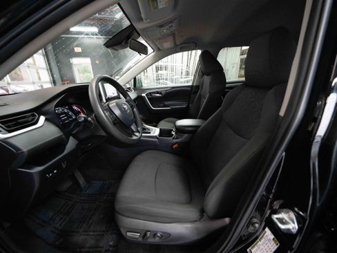 Used 2023 Toyota RAV4 XLE image 9