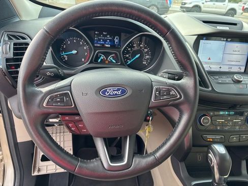 Used 2018 Ford Escape SEL image 2
