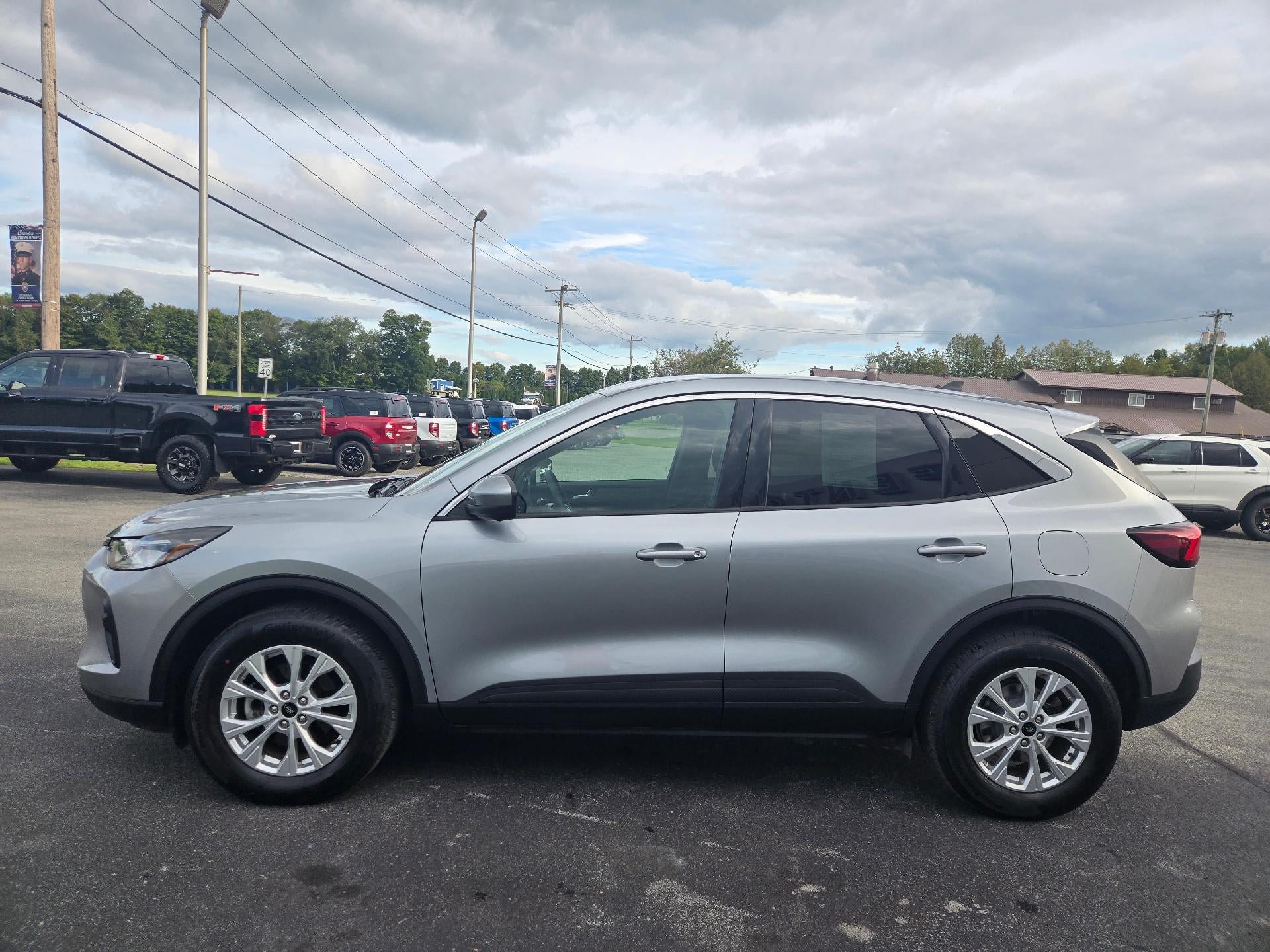Used 2023 Ford Escape Active w/ Tech Pack #2 AWD/4WD image 5