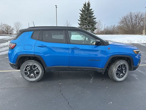 Used 2025 Jeep Compass Trailhawk w/ Trailhawk Elite Group image 2