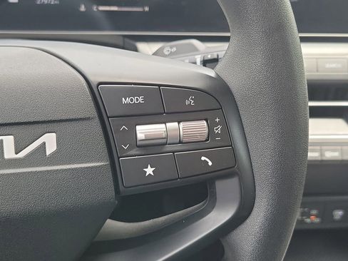 Used 2025 Kia K4 FWD image 25