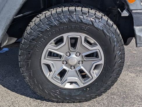 Certified 2017 Jeep Wrangler Unlimited Rubicon w/ Connectivity Group image 8