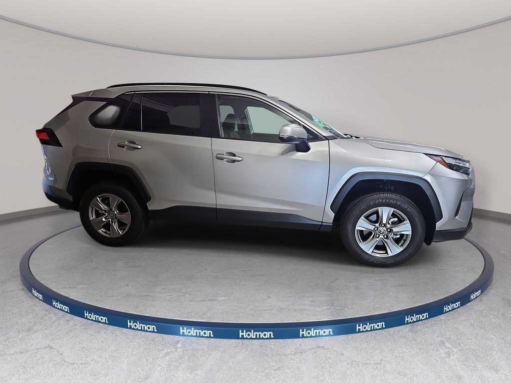 Used 2025 Toyota RAV4 XLE AWD/4WD image 5