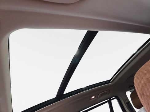 Used 2025 BMW X7 xDrive40i w/ Premium Package image 21