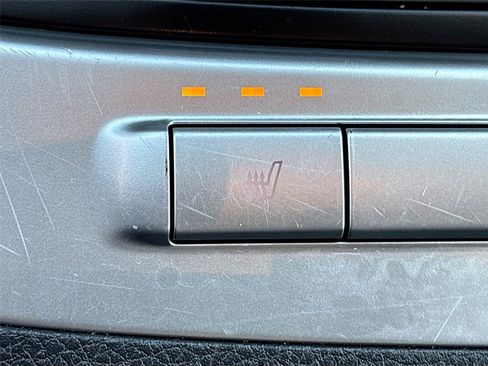 Used 2025 Kia Carnival FWD image 20