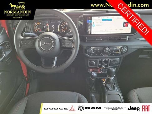 Certified 2025 Jeep Wrangler Unlimited Rubicon w/ Convenience Group AWD/4WD image 7