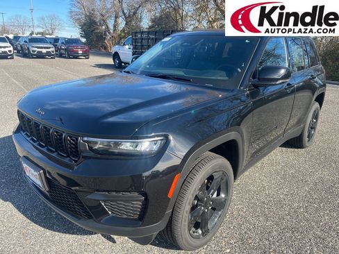 New 2025 Jeep Grand Cherokee Laredo image 1