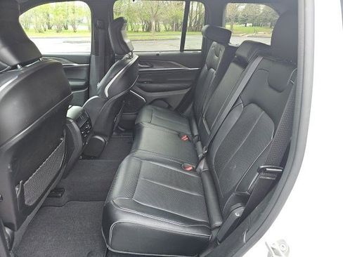 Used 2024 Jeep Grand Cherokee Overland w/ Luxury Tech Group IV image 18