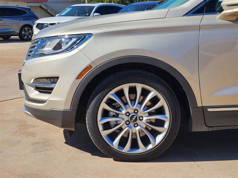 Used 2017 Lincoln MKC Reserve image 10