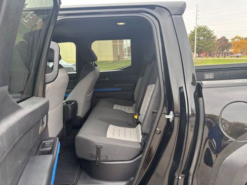 Used 2025 Toyota Tacoma TRD Off-Road image 23