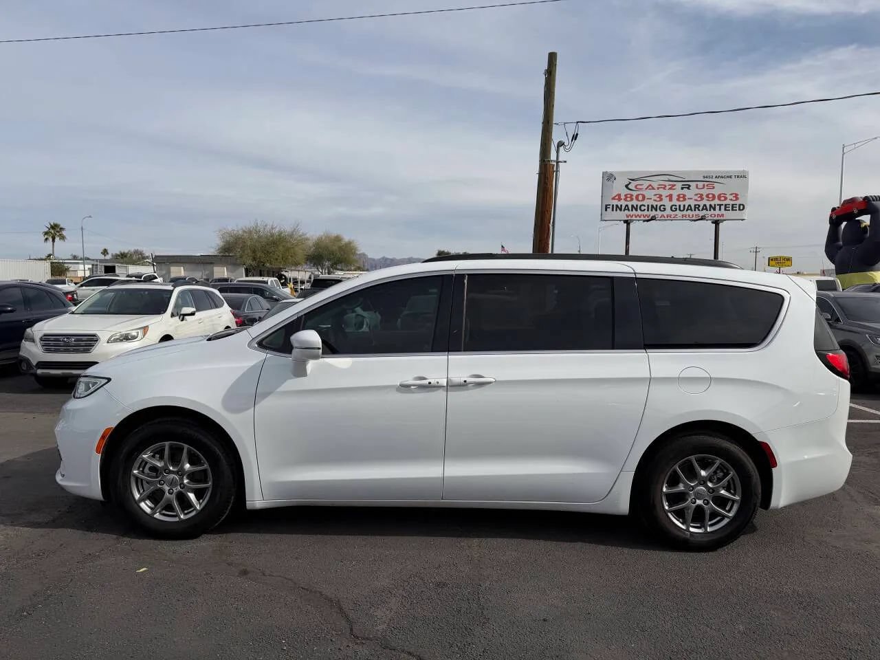 Used 2021 Chrysler Pacifica Touring FWD image 4