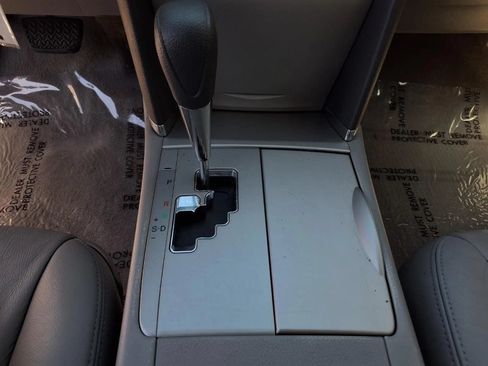 Used 2010 Toyota Camry LE FWD image 12