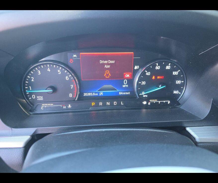 Used 2024 Ford Explorer XLT w/ Equipment Group 202A AWD/4WD image 5