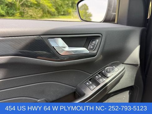 Used 2025 Ford Escape ST-Line AWD/4WD image 16