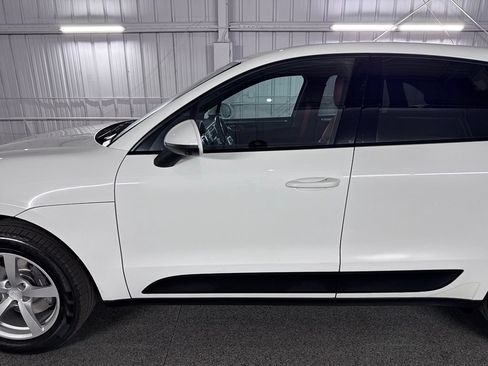Used 2018 Porsche Macan AWD/4WD image 19