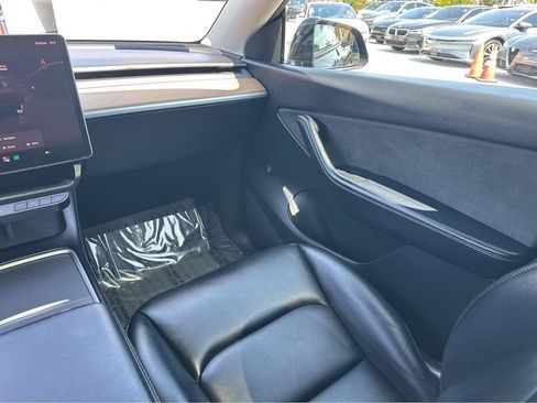 Used 2022 Tesla Model Y Long Range AWD/4WD image 18