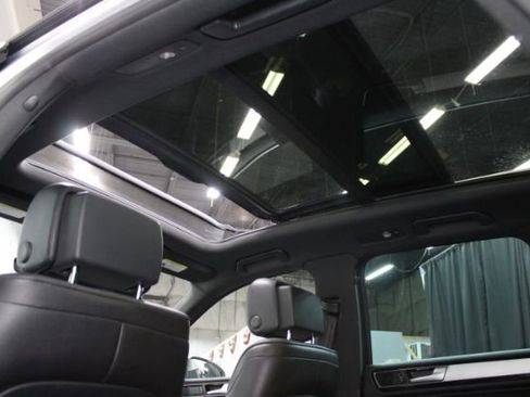 Used 2017 Volkswagen Touareg Wolfsburg Edition image 23