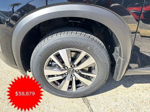 New 2026 Nissan Pathfinder SL image 3