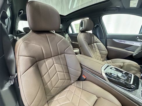Used 2025 BMW 760i xDrive image 24