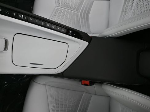 Used 2023 Chevrolet Corvette Stingray Premium Cpe w/ Z51 Performance Package image 37