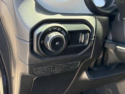 Used 2025 Jeep Wrangler Unlimited Sahara AWD/4WD image 6