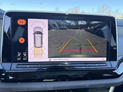 Certified 2025 Volkswagen Atlas Peak Edition SE image 16