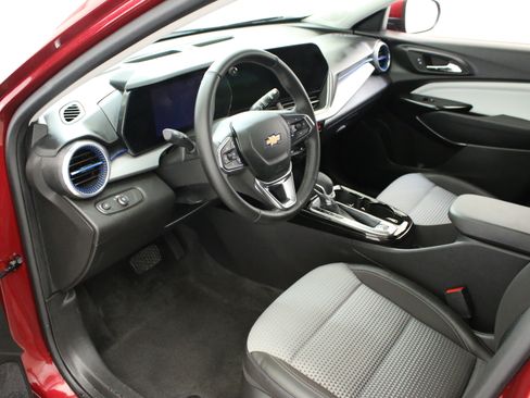 Used 2024 Chevrolet Trax LT w/ Driver Confidence Package FWD image 23