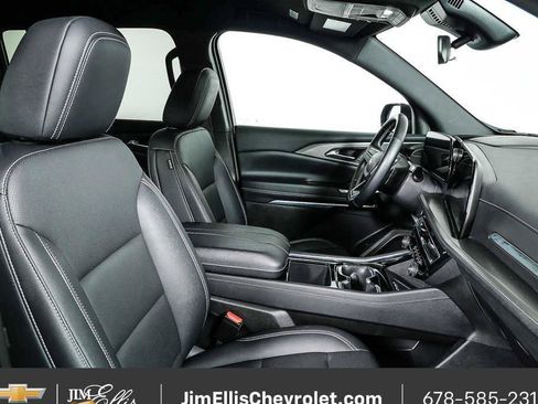 Certified 2025 Chevrolet Traverse LT FWD image 21