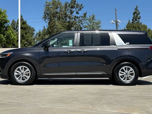 Used 2024 Kia Carnival LX FWD image 9