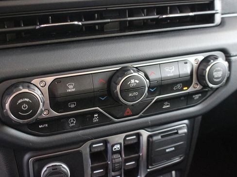 Used 2024 Jeep Wrangler Unlimited Rubicon image 22