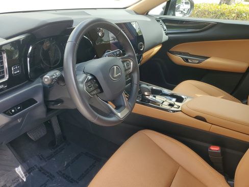 Used 2025 Lexus NX 250 FWD w/ Towing Package (2000 Lbs) image 18