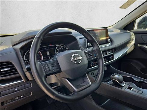 Used 2025 Nissan Rogue SV FWD image 10