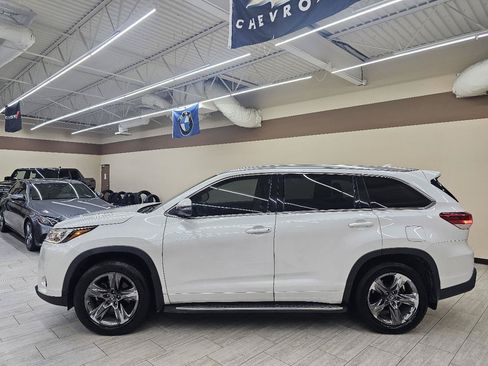 Used 2019 Toyota Highlander Limited Platinum FWD image 9