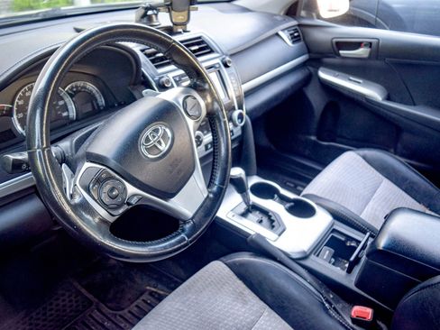Used 2012 Toyota Camry SE FWD image 11