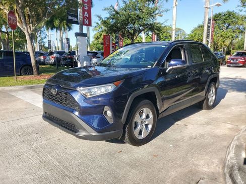 Used 2020 Toyota RAV4 XLE FWD image 3