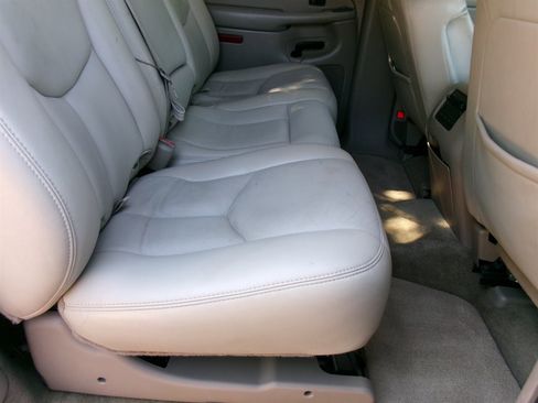 Used 2005 Chevrolet Suburban Z71 w/ Preferred Equipment Group image 30