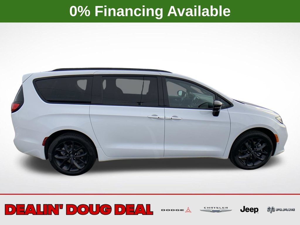 New 2026 Chrysler Pacifica Select w/ S Appearance Package AWD/4WD image 6