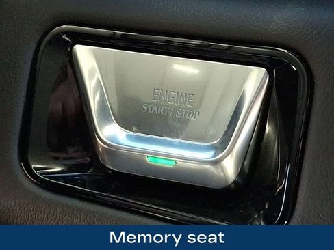 Used 2025 GMC Yukon XL Denali AWD/4WD image 11