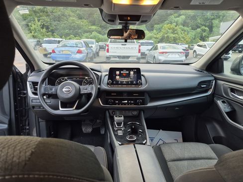 Used 2024 Nissan Rogue SV AWD/4WD image 19